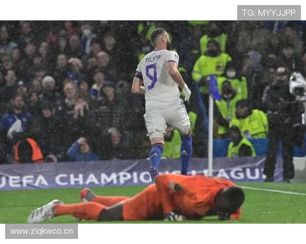 吉鲁与本泽马：终结角色分化，单点支点更倚重体系喂球