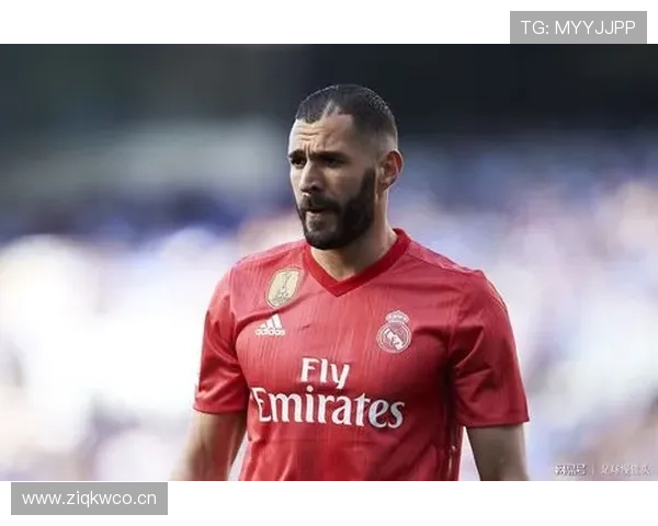 本泽马只会给C罗做球?解析其皇马时期战术角色与终结能力 本泽马只会给C罗做球?解析其皇马时期战术角色与终结能力