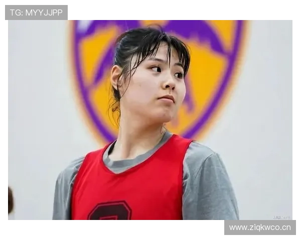 李月汝比赛里像铁人，下了场像闺蜜，随手拎的那个包把我生活观都刷新了