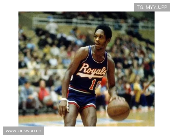 内特·阿奇博尔德无球跑动提升进攻活力拉开防线空间